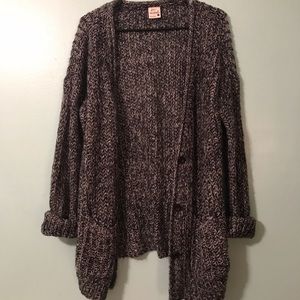 Cardigan sweater. Gray & White.